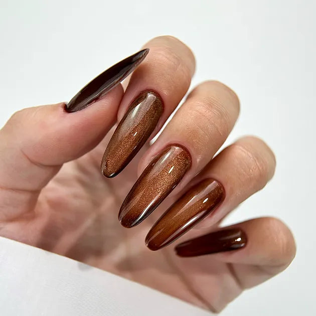 Esmalte Magic Cat Eye Renaissance Patrisa Nail 8 ml
